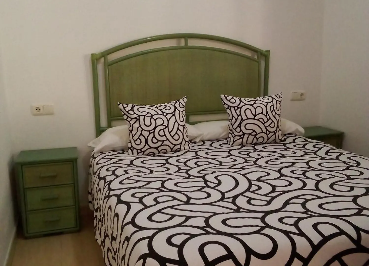 Apartamento De 1 Dormitorio En Calle Vela 贝纳尔马德纳